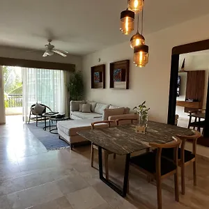  Apartment Beachfront 2 Bedroom In Playa Royale Resort,
